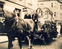 1924 Festumzug durch die Stadt